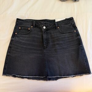 New with tags! American Eagle Black Jean Skirt